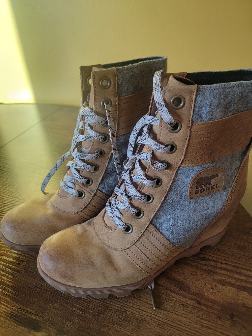 Sorel Women's Tan Leather and Gray Wool Lace-Up Ankle Boots